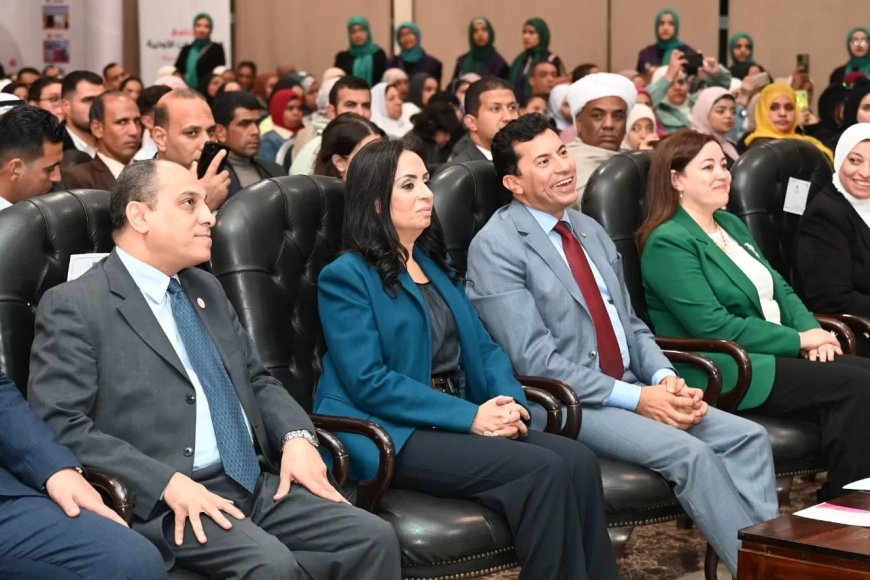 وزيرة التضامن تدشن مبادرة الهلال الأحمر المصري “بإيديك تنقذ حياة” داخل مراكز الشباب
