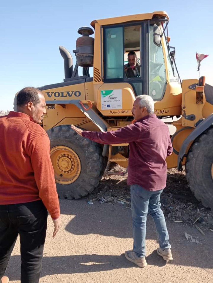 محافظ اسيوط: استمرار تنظيم حملات النظافة ورفع 180 طن من تراكمات القمامة والمخلفات بمركز أبوتيج