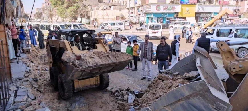 محافظ أسوان يتابع أنشطة وجهود الوحدات المحلية لإزالة التعديات على أراضى الدولة ورفع الإشغالات والمخالفات بمختلف الشوارع والأحياء السكنية لإعادة الإنضباط