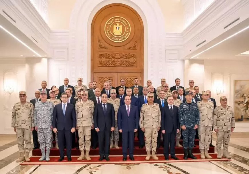 إجتماع للرئيس عبد الفتاح السيسى بقادة القوات المسلحة والشرطة المدنية والأجهزة الأمنية وبمشاركة محافظ أسوان