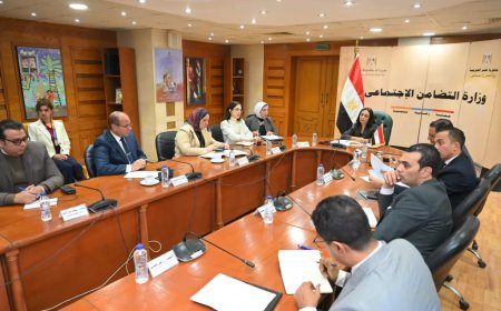 وزيرة التضامن تشدد على تطوير الخدمات للمسنين والأيتام وتوسيع مشروع الأسر البديلة