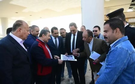 محافظ قنا يتفقد الموقع المقترح لإنشاء كوبري مشاة أعلى مزلقان الرياح لتخفيف معاناة المواطنين