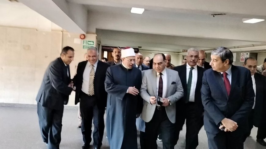 رئيس جامعة الزقازيق يستقبل رئيس جامعة الأزهر للاطمئنان على الحالة الصحية للطالبات المصابات