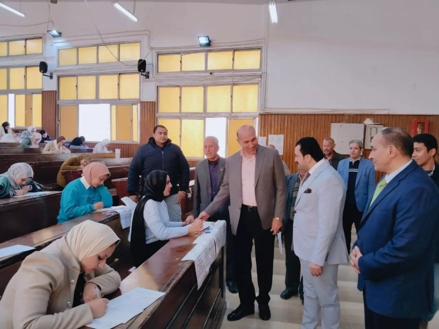 نائب رئيس جامعة الزقازيق لشئون التعليم والطلاب يتفقد سير الامتحانات بكلية علوم ذوي الإعاقة والتأهيل