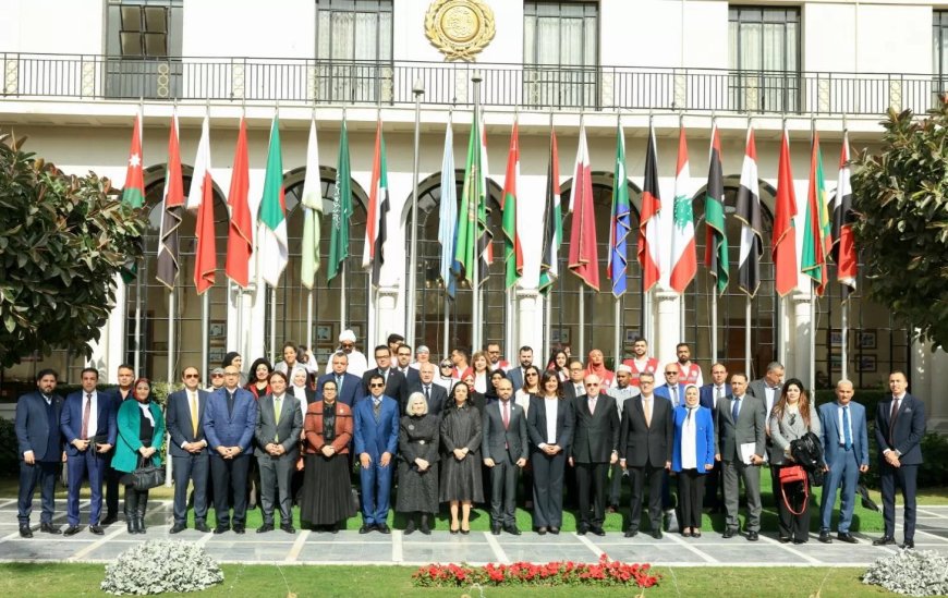 خلال إحتفالية اليوم العربي لكبار السن واليوم العالمي للعمل التطوعي بمقر جامعة الدول العربية                                                                                     رئيسة قومى  المرأة :  الدولة  تولى اهتمامًا بكبار السن  ودستور 2014 أكد على حماية حقوق المسنين