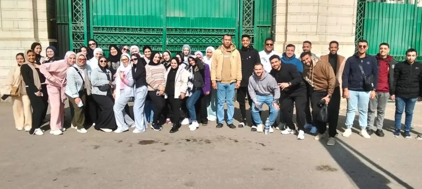 وفدٌ طلابيٌّ من جامعة الزقازيق يشارك في رحلة “قطار الشباب” إلى الأقصر وأسوان.. ضمن مبادرة “اعرف بلدك”