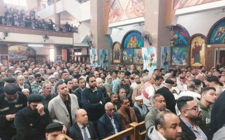 محافظ أسوان ينيب السكرتير العام المساعد لحضور صلاة القداس لوكيل مطرانية الأقباط الأرثوذكس بكوم أمبو