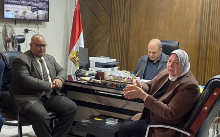 وكيل وزارة التربية والتعليم بقنا يترأس اجتماعًا لمناقشة دمج التكنولوجيا في التعليم