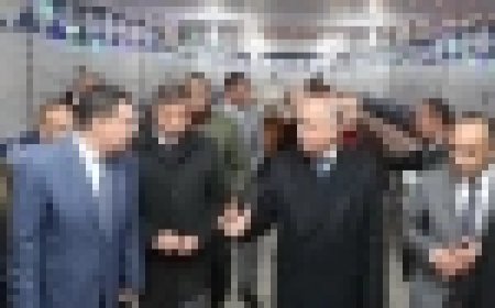 محافظ قنا يبحث مع وفد “حيّنا” استكمال دراسات البنية التحتية وتعزيز التنمية المستدامة