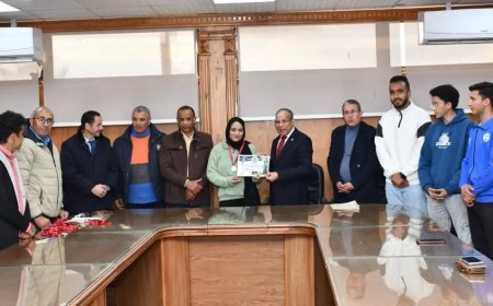 جامعة القناة تكرم أبطال منافسات مصارعة الذراعين