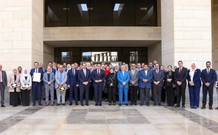 وزير الصحة يكرم مديري وحدات الرعاية الأساسية الحاصلة على اعتماد “الهيئة العامة للاعتماد والرقابة الصحية”