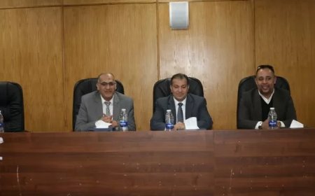 رئيس جامعة جنوب الوادي يناقش تجهيز وحدة عناية متوسطة بمستشفى الطوارئ والإصابات الجامعي