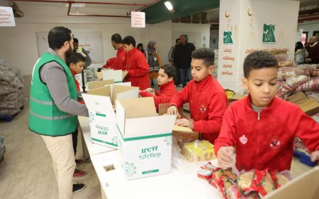 أكاديمية النادي الأهلي لكرة القدم تشارك في تعبئة كراتين رمضان بمصر الخير