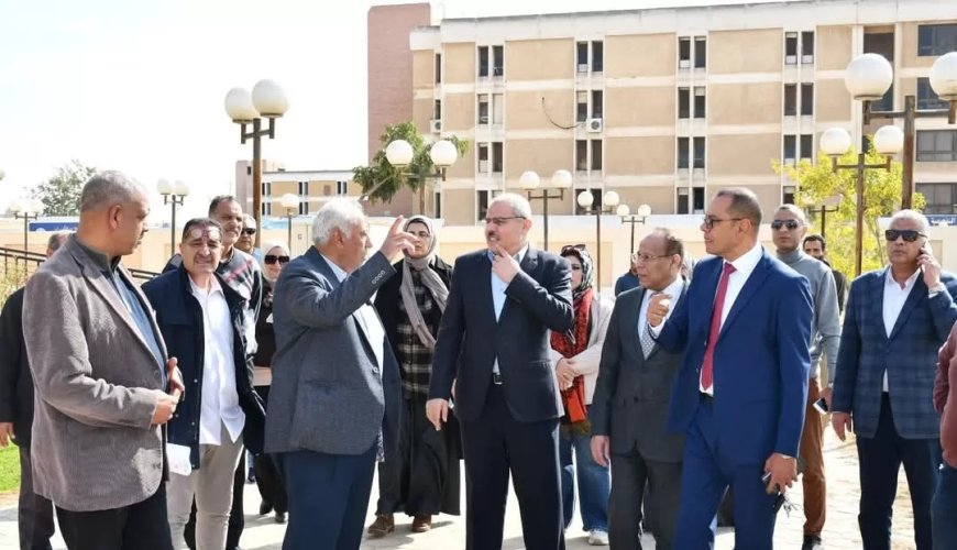 رئيس جامعة القناة يتفقد موقع إنشاء مبنى المدرجات الجديد بكلية الطب