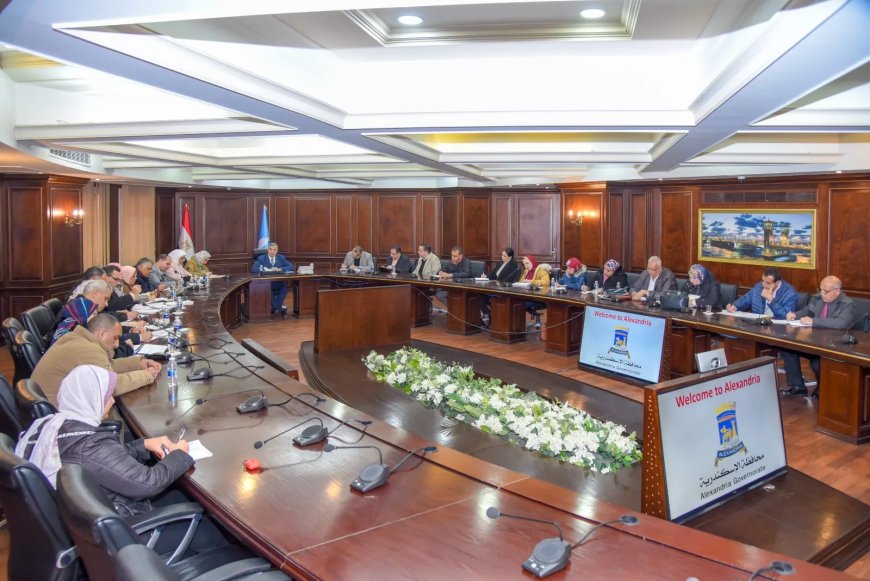 محافظ الإسكندرية يعقد اجتماعا مع رؤساء الأحياء لمتابعة الاستعدادات لاستقبال شهر رمضان
