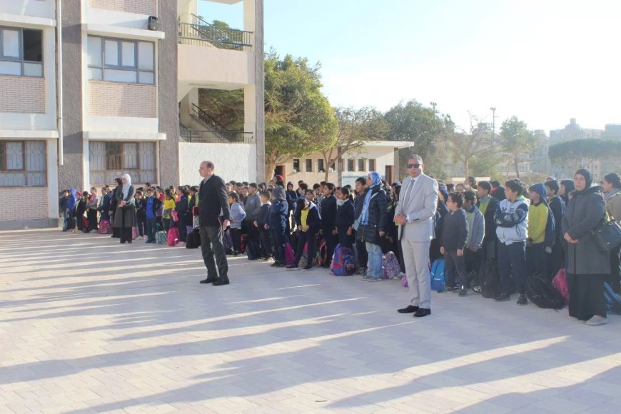 “تعليم الجيزة”: بسبب طابور الصباح.. محضر وتحويل عدد كبير من العاملين للتحقيق بمدرسة في حدائق أكتوبر