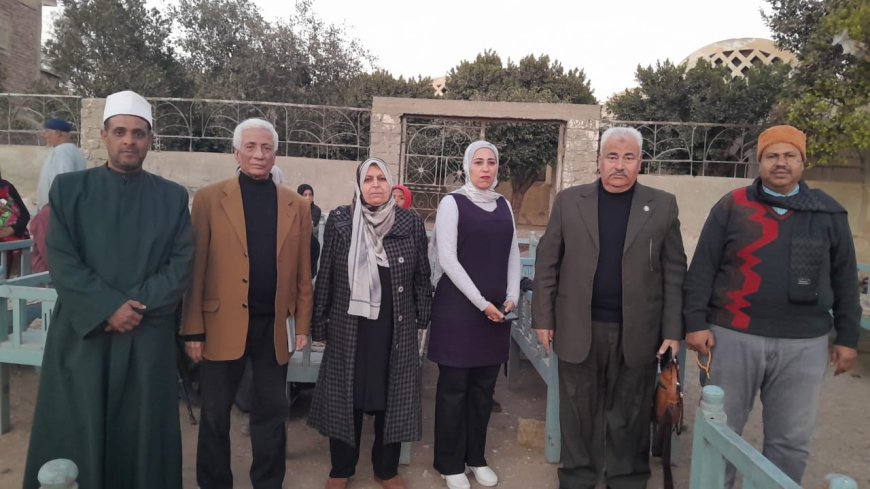 قرية الحواويش تستقبل الحلقة البحثية حول " دور المبادرات الرئاسية فى تعزيز المسؤلية المجتمعية والمشاركة السياسية للشباب" بأخيم سوهاج