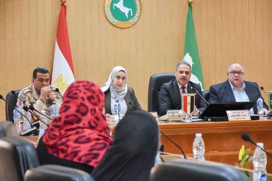 خلال لقائه بالمواطنين .. محافظ الشرقية : هدفنا خدمة المواطنين وحل مشاكلهم