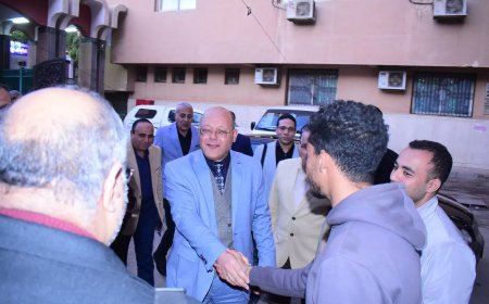 النعماني يشارك المرضى وذويهم الإفطار في أول أيام رمضان بالخيمة الرمضانية بمستشفى سوهاج الجامعي