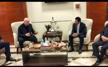 لحضور الجمعية العمومية للكاف .. وزير الشباب والرياضة يستقبل رئيس الإتحاد الدولي لكرة القدم