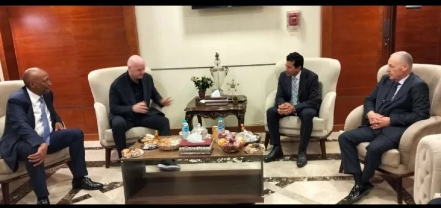 لحضور الجمعية العمومية للكاف .. وزير الشباب والرياضة يستقبل رئيس الإتحاد الدولي لكرة القدم