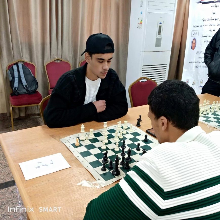 الطالب محمد نبيل يحصد المركز الأول في بطولة الشطرنج على مستوى الجامعات المصرية