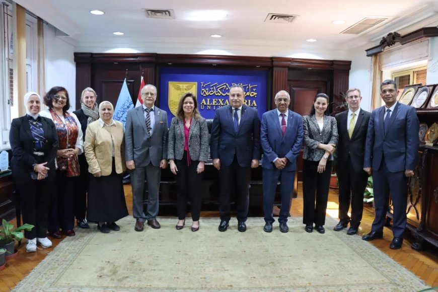 رئيس جامعة الإسكندرية يستقبل وفد السفارة الأمريكية بالقاهرة لمناقشة سبل التعاون الأكاديمى بين الجانبين