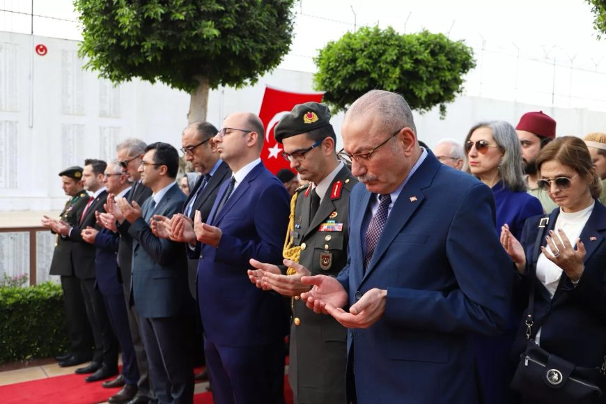 ألسفير صالح موطلو  يحيى ذكرى النصر فى مقابر الشهداء الأتراك بالقاهرة