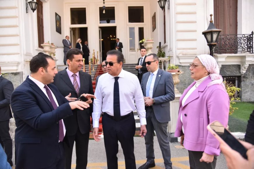 نائب رئيس مجلس الوزراء وزير الصحة تفقد المعامل المركزية والعلاج الحر وإدارة التراخيص لمتابعة أعمال تجديد المبنى