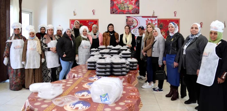 لدكتورة نسرين البغدادى ومحافظ القاهرة يتفقدان مطبخ المصرية  بحي الأسمرات