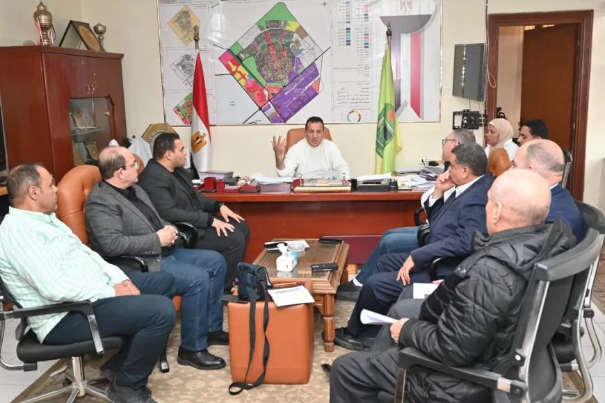 رئيس جهاز العاشر من رمضان يجتمع بالشركات المنفذة لمشروعات المرافق والطرق والكهرباء بالمنطقة الصناعية الثقيلة