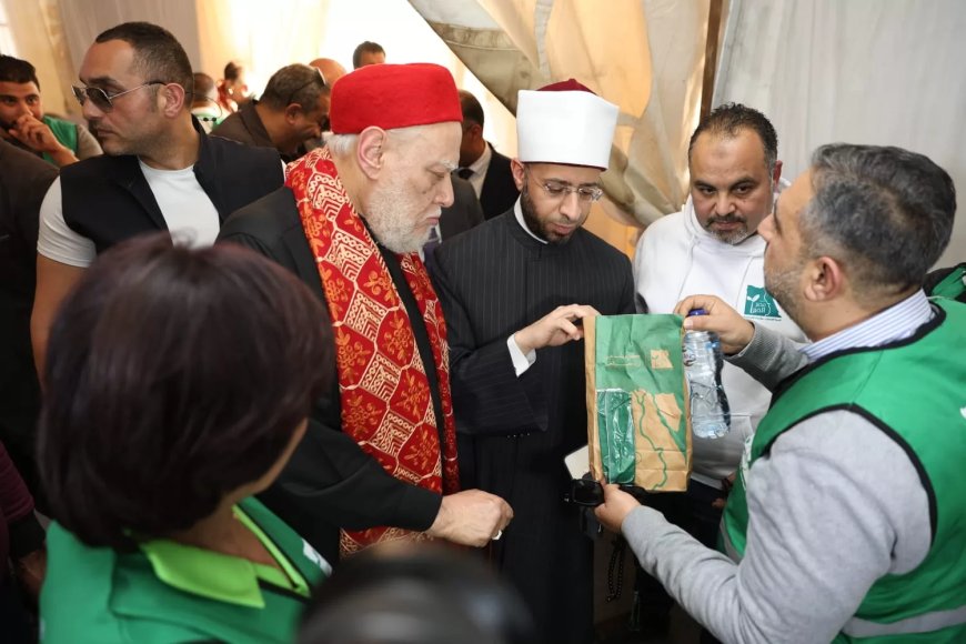 وزير الأوقاف وعلي جمعة يتفقدان خيمة رمضانية بـ 6 أكتوبر