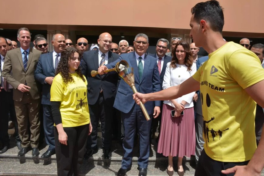 محافظ الجيزة يوقِد الشعلة إيذانًا ببدء احتفالات المحافظة بعيدها القومي ٣١ مارس