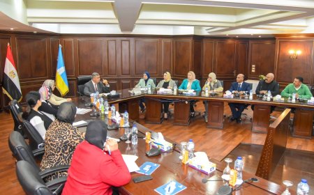 محافظ الإسكندرية يجتمع بالمستثمرين بمنطقة الناصرية ويوجه بحل مشكلاتهم وإزالة أي معوقات أمامهم