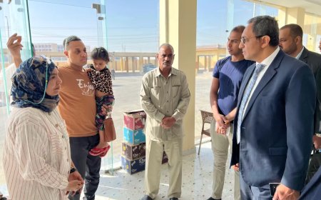 محافظ قنا يشهد التشغيل التجريبي لمجمع مواقف نقادة ويوجه بتزويد عدد المركبات لخدمة المواطنين