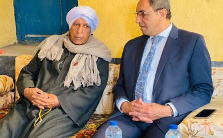 محافظ قنا يُقدِّم واجب العزاء في شهيد الواجب الوطني النقيب محمود عبد الصبور ابن قرية دنفيق بنقادة