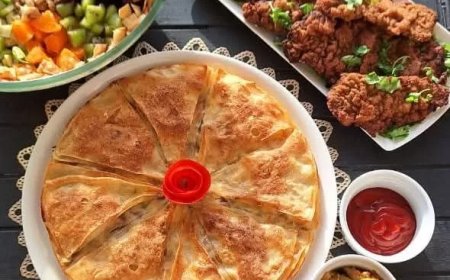 اسكالوب بانيه و رقاق بالبسطرمه و الجبن و سلطة بنجر بالأفوكادو