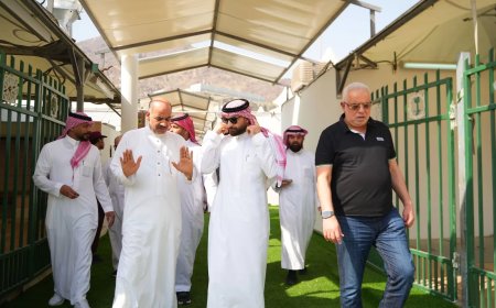 وفد سياحى مصرى بحث  مع مسئولى الطوافة بمكة المكرمة  ترتيبات استقبال الحجاج ..  التأكد من توافر كافة التجهيزات والخدمات  لضيوف الرحمن ..   تخصيص أماكن مميزة للحج السياحى.. بمنى  وعرفات