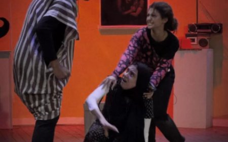 “شنب شرقي منقرض” يرفع لافتة كامل العدد في أول لياليه على مسرح نهاد صليحه