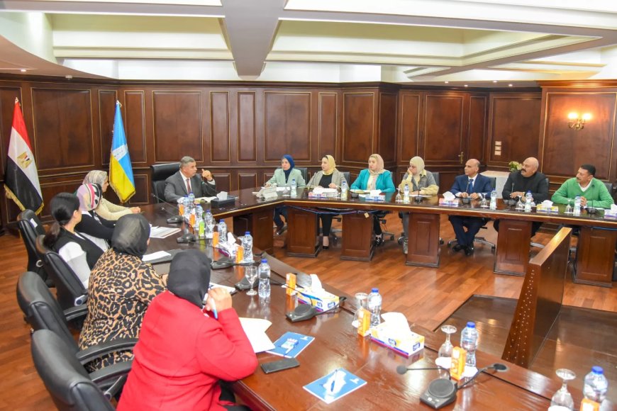 محافظ الإسكندرية يجتمع بالمستثمرين بمنطقة الناصرية ويوجه بحل مشكلاتهم وإزالة أي معوقات أمامهم