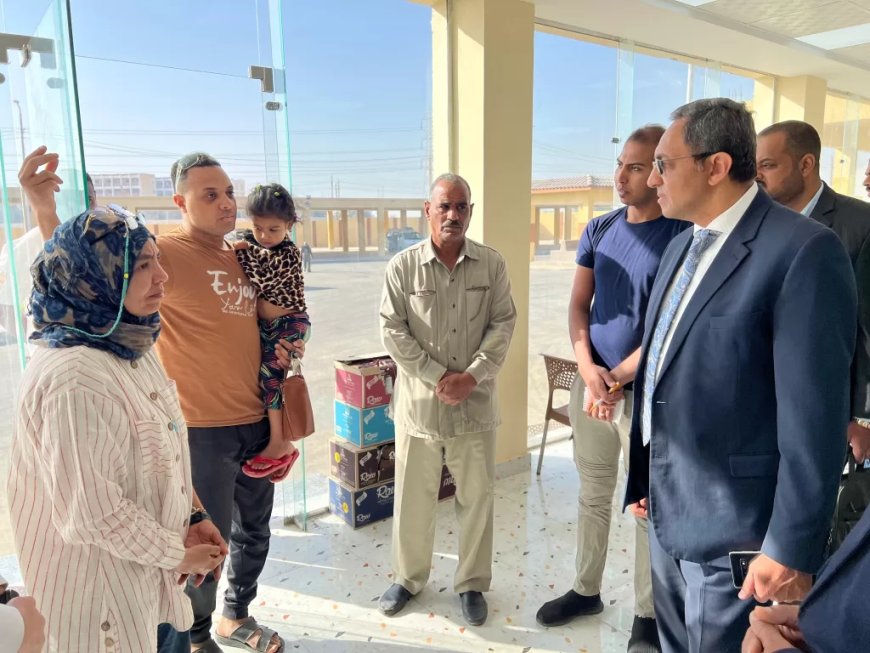 محافظ قنا يشهد التشغيل التجريبي لمجمع مواقف نقادة ويوجه بتزويد عدد المركبات لخدمة المواطنين