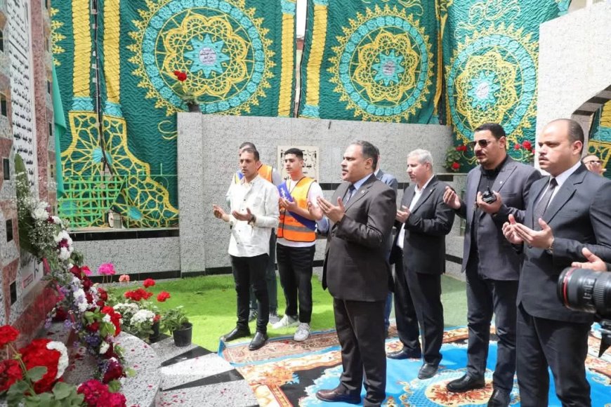 تخليداً لذكراهم الطيبة .. محافظ الشرقية يضع إكليلاً من الزهور على النصب التذكاري لشهداء مدرسة بحر البقر الإبتدائية