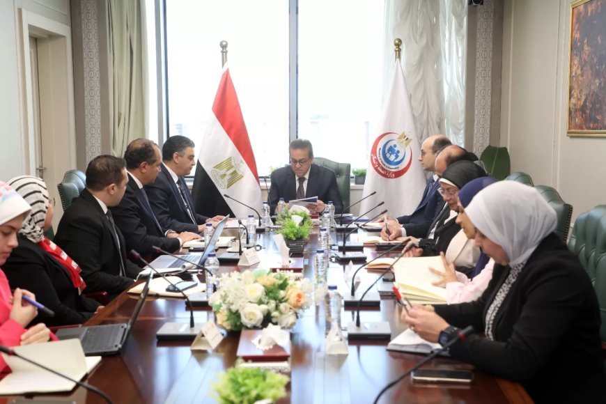 وزير الصحة بحث مع رئيس الهيئة المصرية للشراء الموحد مستجدات إنشاء مراكز تدريب لتصنيع اللقاحات فى أفريقيا