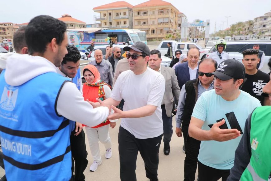 محافظ دمياط يجرى جولة ميدانية بمدينة رأس البر خلال يوم شم النسيم