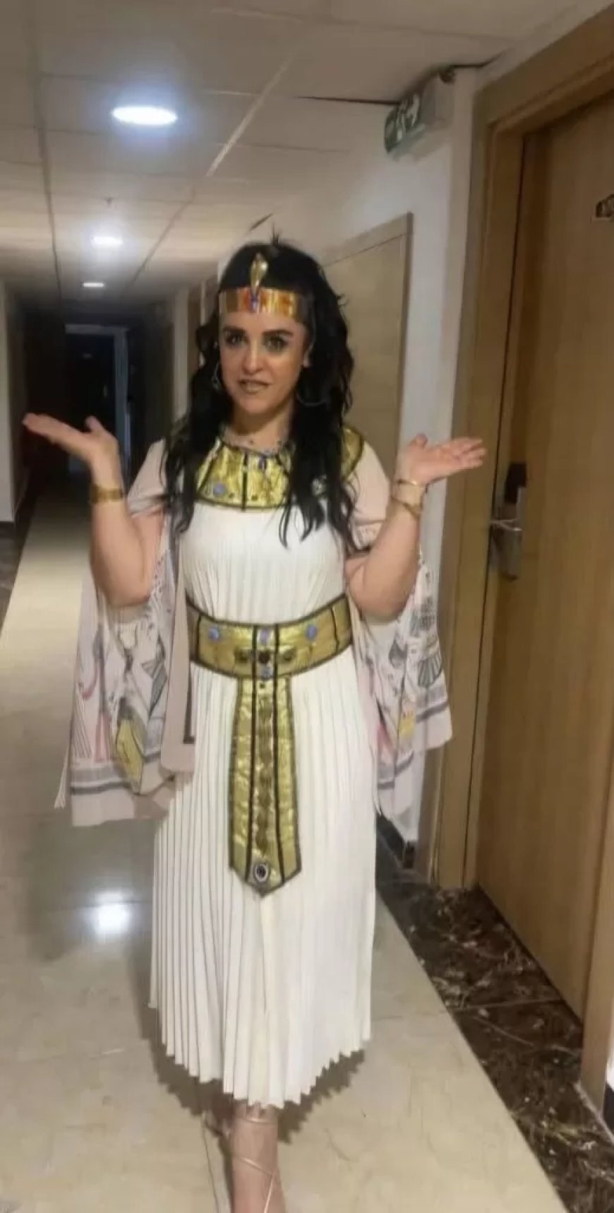 الشيف رشا هيكل تتألق بالزي الفرعوني في مهرجان الطهي الدولي بالجزائر