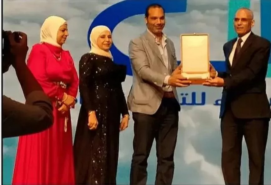 تقديرا لعطائه العلمى ورعايته انشطة التنمية المجتمعية  – تكريم رئيس المركز القومي للبحوث