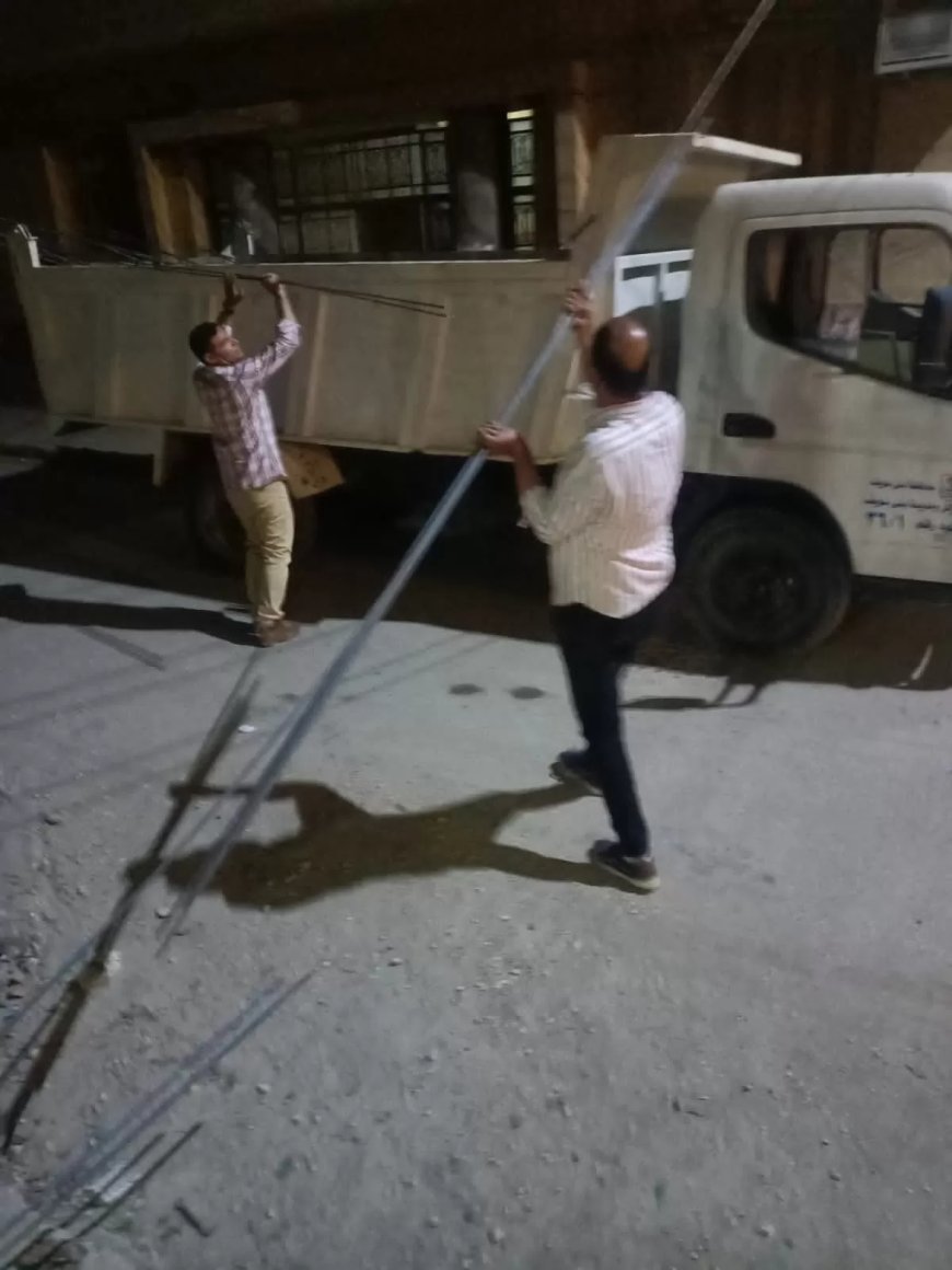 إيقاف بناء مخالف والتحفظ على حديد تسليح بأحد عقارات بني سويف