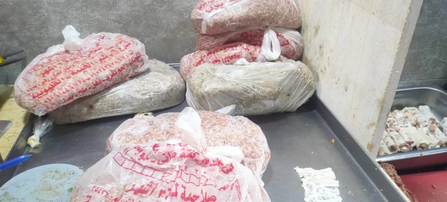 73 محضر والتحفظ على مواد غذائية منتهية الصلاحية في حملات نفذتها مراقبة الأغذية على 54 منشأة غذائية ببندر بني سويف   