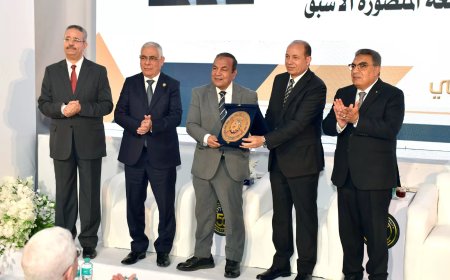 جامعة المنصورة تمنح النائب العام المصري الدكتوراه الفخرية خلال الاحتفال باليوبيل الذهبي لكلية الحقوق