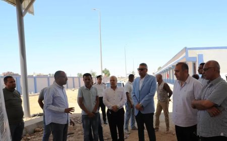 لتفريغ مدينة كوم أمبو من المواقف العشوائية .. محافظ أسوان يتفقد مشروع إنشاء مجمع المواقف الشرقى لسيارات السيرفيس بالكفور .. ويشدد لسرعة نهو الأعمال المتبقية خلال شهر
